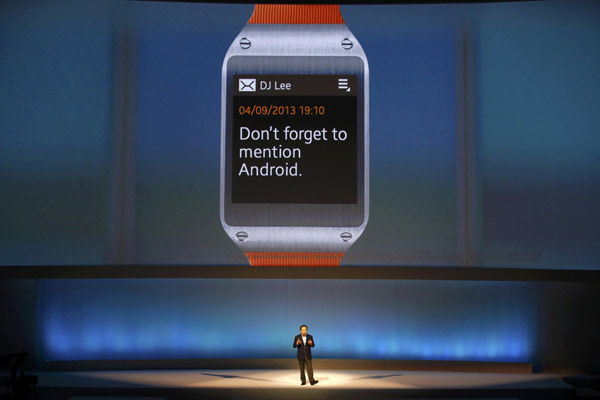 Samsung unveils smartwatch ahead of rival Apple
