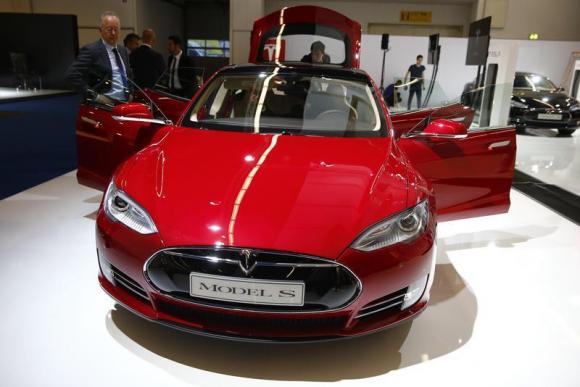 Tesla offering cars in China with no Chinese name