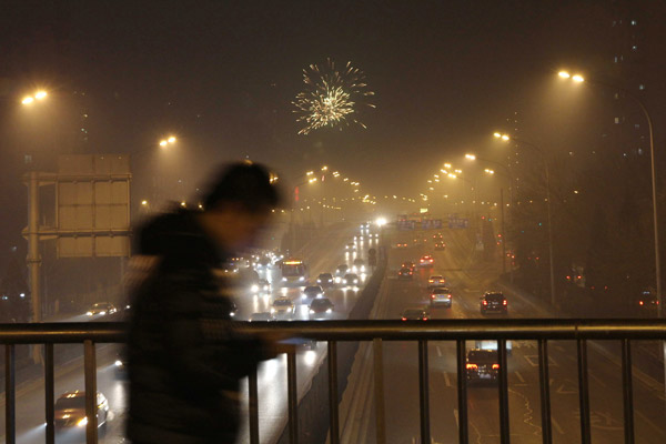 Beijing govt criticized for ongoing smog