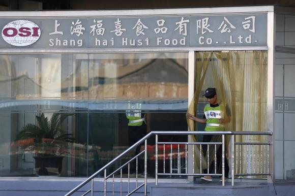 Yum says China food safety scare hurting KFC, Pizza Hut sales