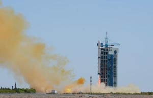 China's first private rocket firm aims for market