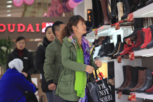 Domestic retailers suffer low revenue growth