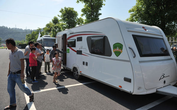 More families hit the road in homes on wheels