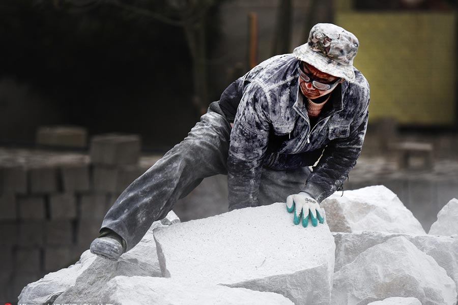 The snow-white world of a tombstone carver