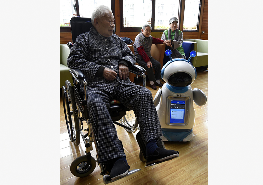 Robots help elderly in nursing home in east China