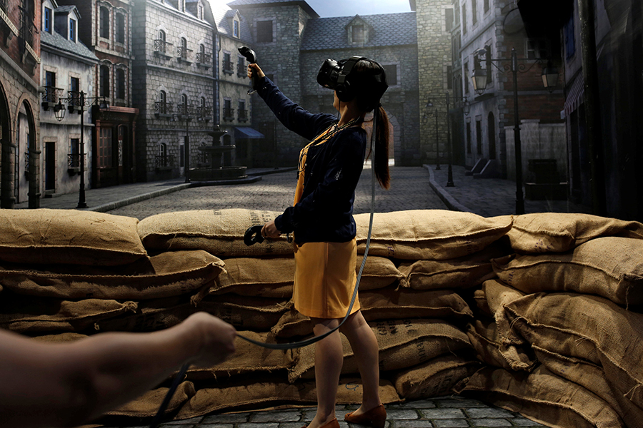 Shopping, playing and throwing Frisbee in virtual reality