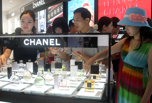 Luxury goods' prices rising in the mainland