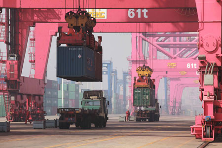 China reports largest trade deficit in 7 years