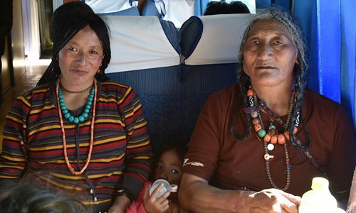 Tibetans take train home after pilgrimage or travelling