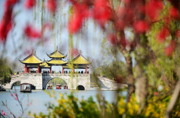 Spring scenery of West Lake in E China