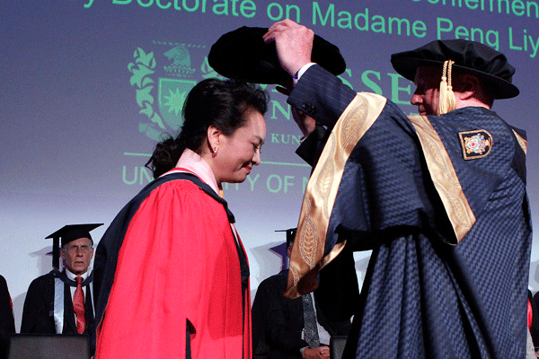 China's first wife Peng receives honorary doctorate in New Zealand