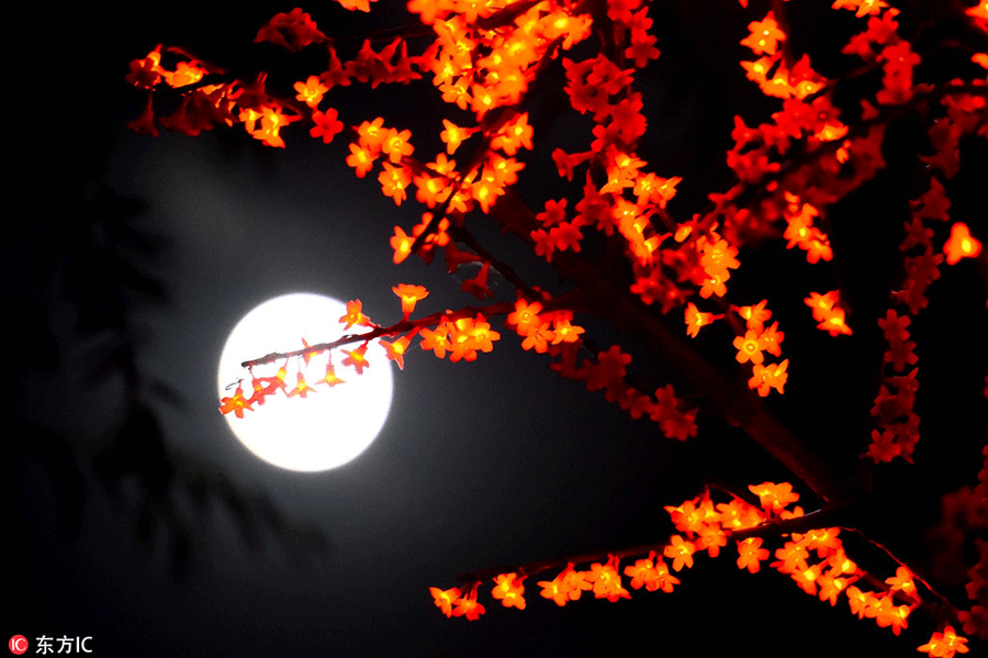 Full moon celebrates Mid-Autumn Festival