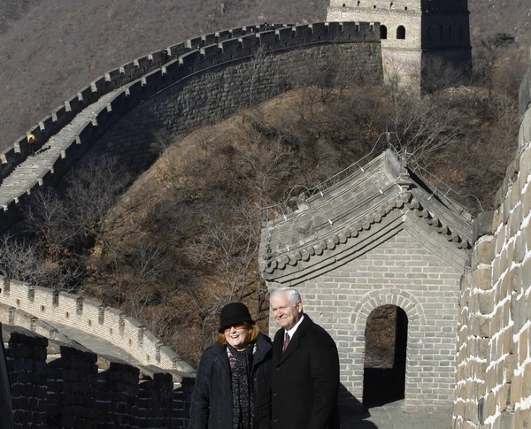 US Secretary of Defense Gates tours Great Wall