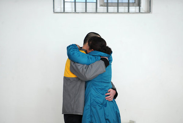 Prisoners have dinner with family before Spring Festival