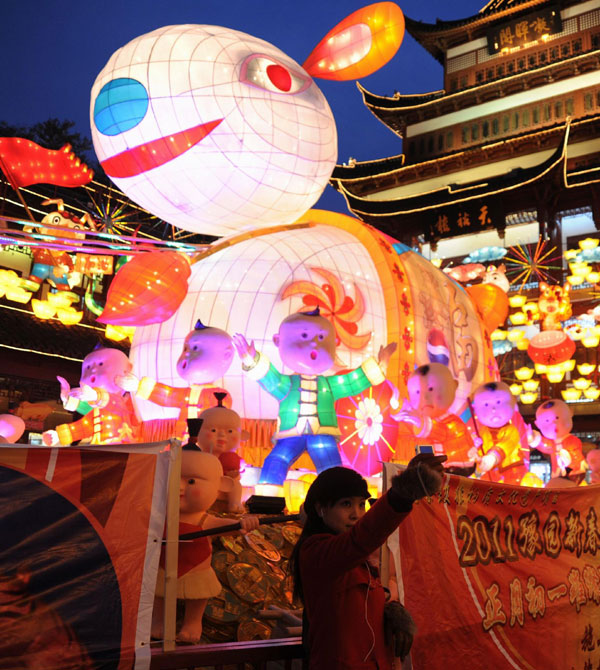 Light display dazzles for Spring Festival