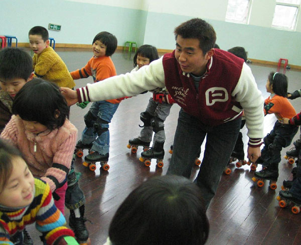Shanghai's male kindergarten principal is a class act
