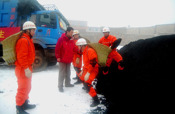 Firefighters help farmers stranded in snow