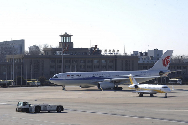 China charters flights to bring Cairo-stranded home