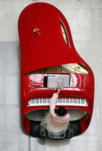 'Rolls-Royce' piano debuts in East China
