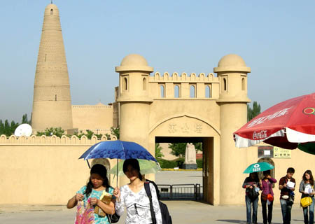 Xinjiang to restore largest Islamic tower complex