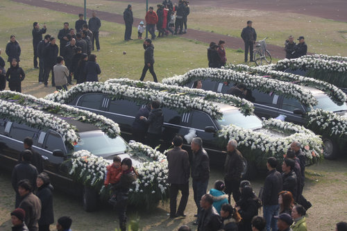 Extravagant funeral sparks controversy
