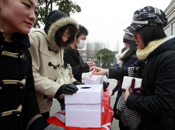 Students donate money for Japan's quake relief