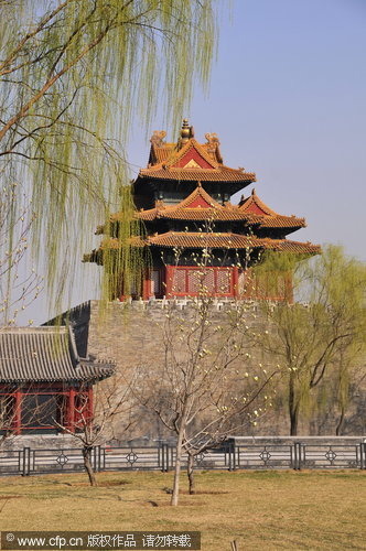 Spring air creeps into the Forbidden City