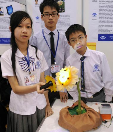 Chinese teens wow Geneva with inventions