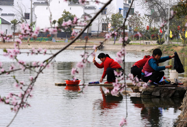 Spring arrives in China's first 'slow city'