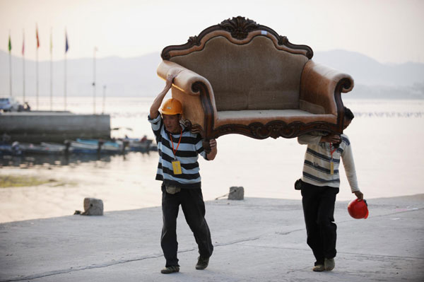 Illegal sea villa demolished in South China