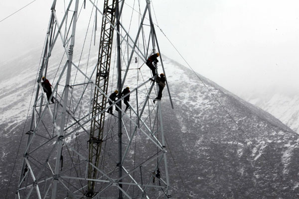 Powering through heavy snow