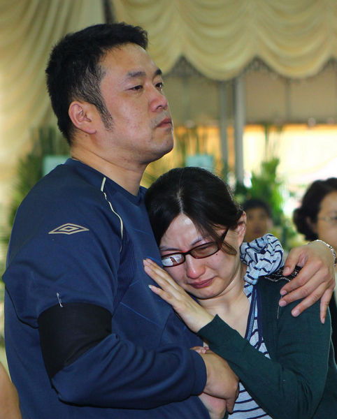 Relatives honor victims of Taiwan train accident