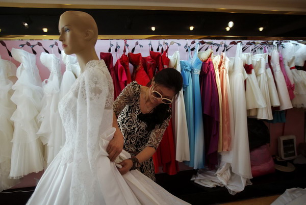 Copycat royal wedding gown a hit