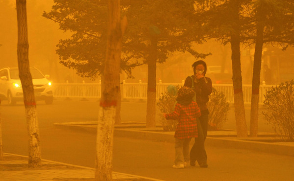 Heavy sandstorm hits Inner Mongolia
