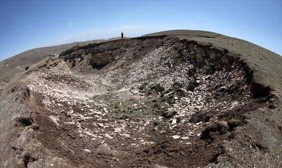 Plateau grasslands threatened by stone mining