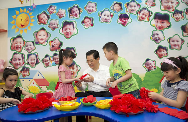 Hu sends greetings before Int'l Children's Day
