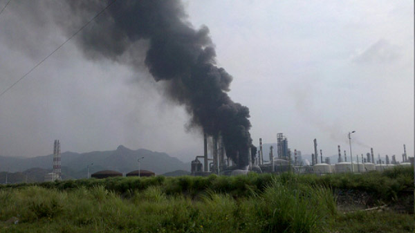 Fire put out at oil refinery, no casualties