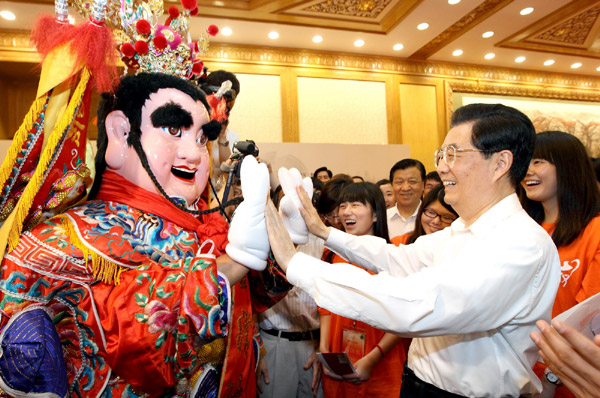 President Hu greets Taiwan performer