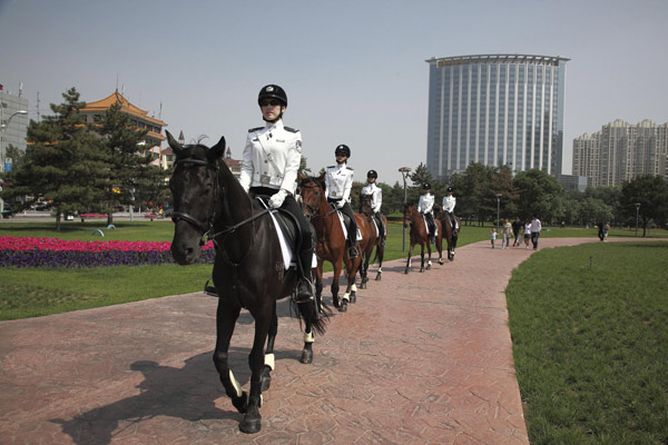 New police squad starts patrol on horseback