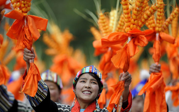 Pageant celebrates Tibet's 60th anniversary