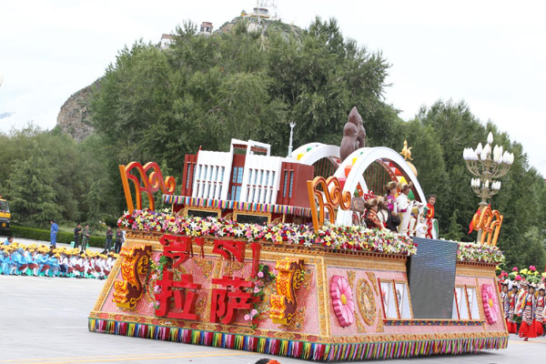 Pageant celebrates Tibet's 60th anniversary