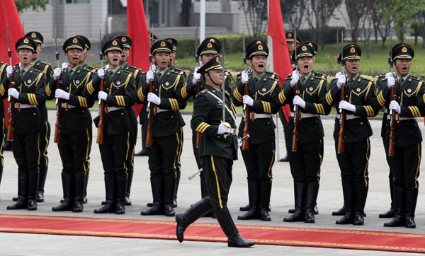 Media visit to honour guards of PLA