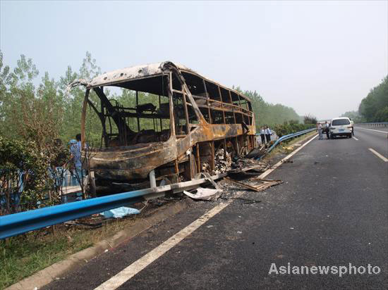 Burnt bodies found in C China bus fire