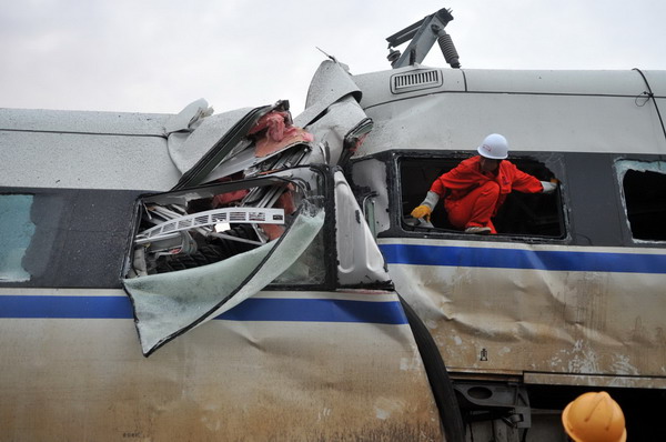 21 trains suspended in E China after train crash