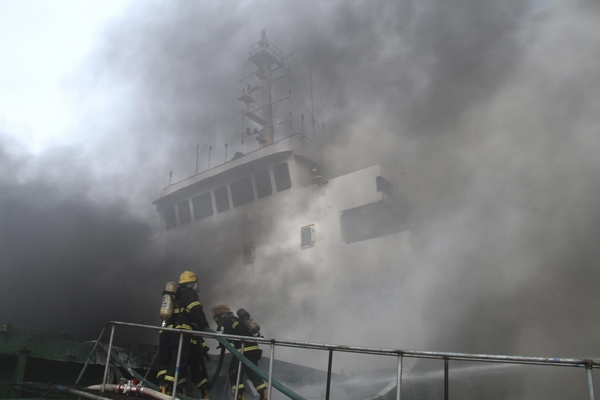 Cargo vessel explodes in SE China province