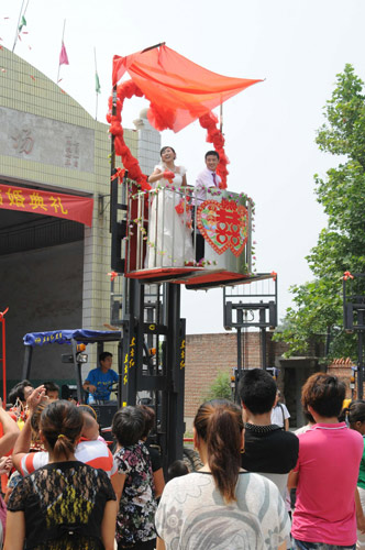 Newlywed couple gets a lift on their big day