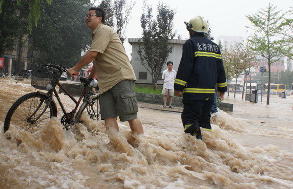 Burst pipe leaves 1,000 no water in Beijing