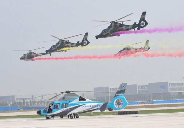 Aerobatic flights at helicopter expo