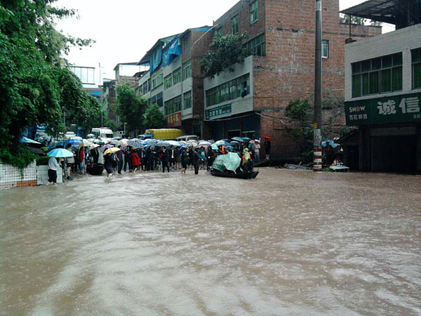 Flood kills 13 in SW China