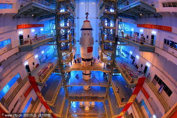 Shenzhou VIII spacecraft assembled for launch